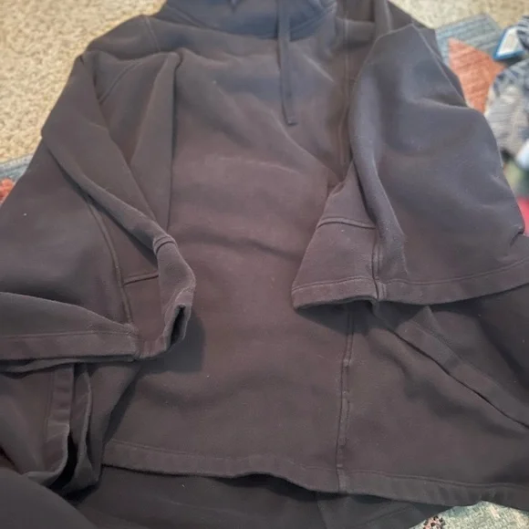 UGG PONCHO IN BLACK - Picture 6 of 12